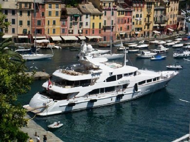 Luxury yacht ROMANZA